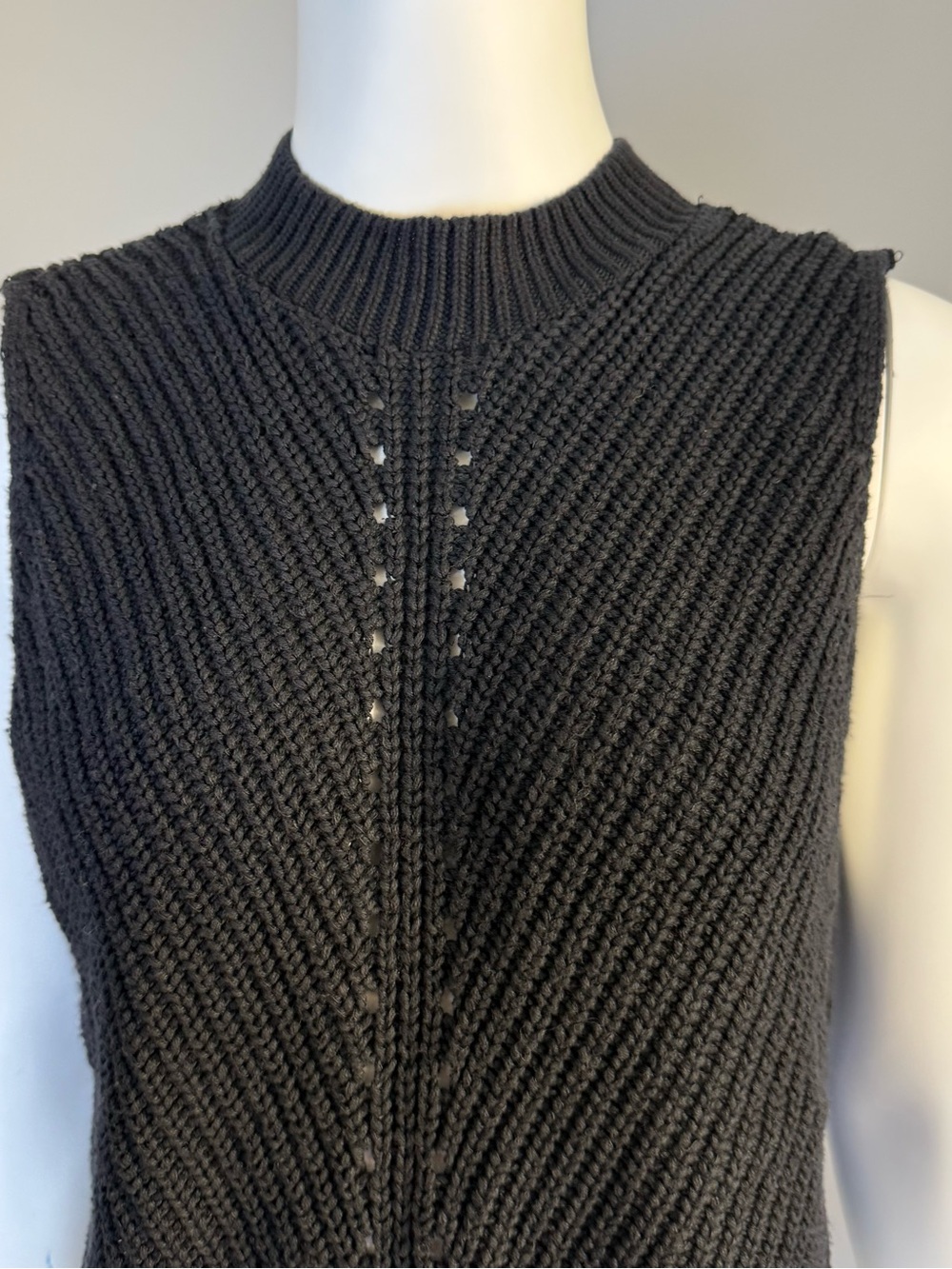 Express Black Ribbed Sleeveless Knit Top - Picture 5 of 10